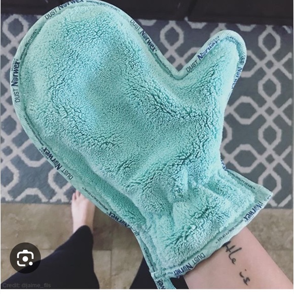 Norwex Dusting Mitt - Picture 4 of 5